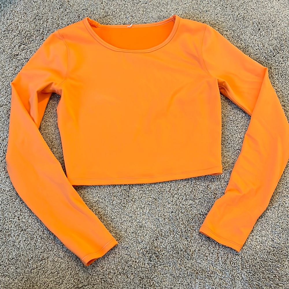 Wunder train cropped long sleeve shirt